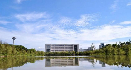巴中信息技术学校