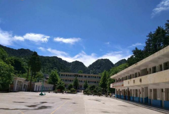 贵州省毕节市田坎彝族乡田坎中学