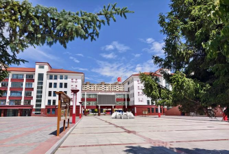 捂桐河农场中学
