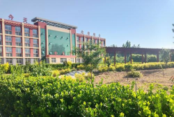 稻城县东义区九年一贯制学校
