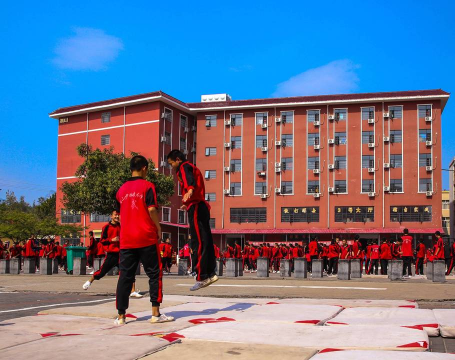 隆翔文武学校