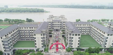 宜兴市树人中学