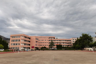 高湖初级中学