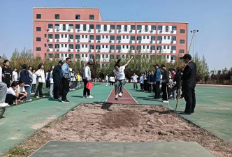 鹤壁工业中专