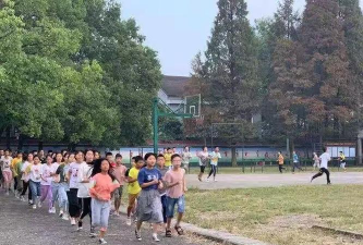 牛鼻滩镇中学