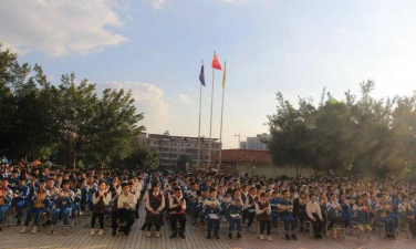 韶关市万豪英文中学