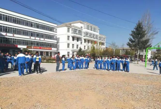 宕昌县阿坞八年制学校