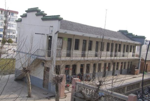 常坟中学