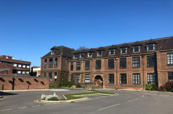 赫尔大学