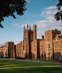 英国女王大学