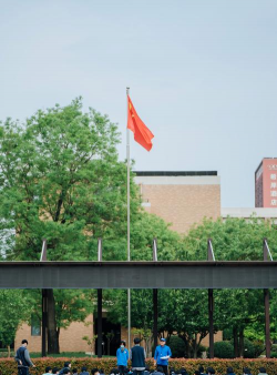 八一总场中学