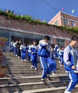 清镇市犁倭中学