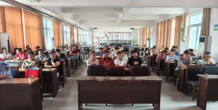 长官镇中心学校