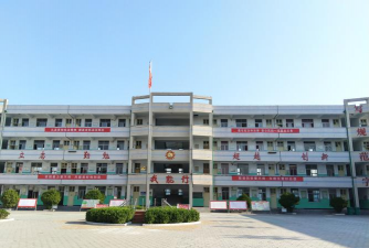 安徽省临泉县谭棚镇郭大中学