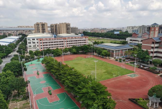白鹤山中学环境
