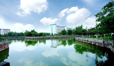 四川爱华幼儿师范学院环境