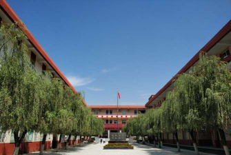 西峪初级中学环境