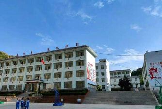 礼县雷坝初中环境