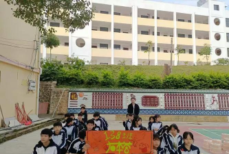 田林县定安镇中学环境