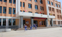 白银区稀土中学环境