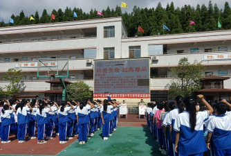 清镇市犁倭中学环境