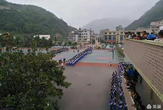 青场中学环境