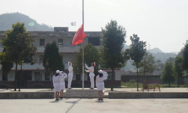 八寨二中环境