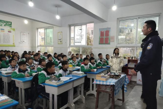 亮岩中学环境