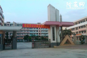 隆安县民族中学环境