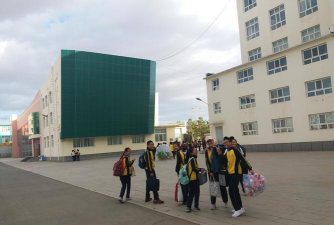 格尔木市河滩民族希望学校环境