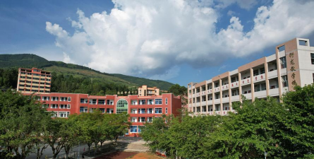 永定卫生职业中专学校环境