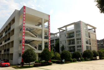 四川省峨眉第二中学校环境