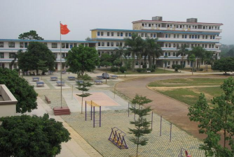 隆安县第二中学环境