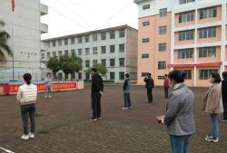 上林县三里中学环境