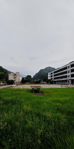 移居中心校中学部环境