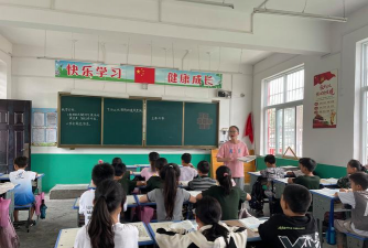 石花尖学校环境