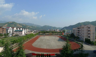 高湖初级中学环境