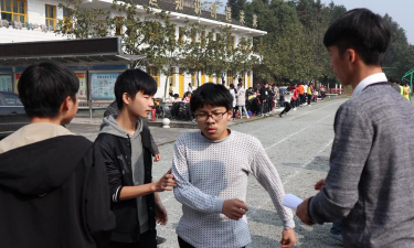 逆江坪乡中学