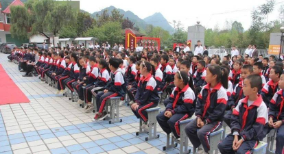 康县王坝九年一贯制学校
