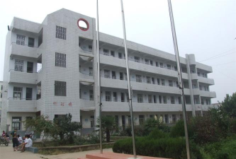 常坟中学