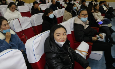 巴达尔胡镇中学