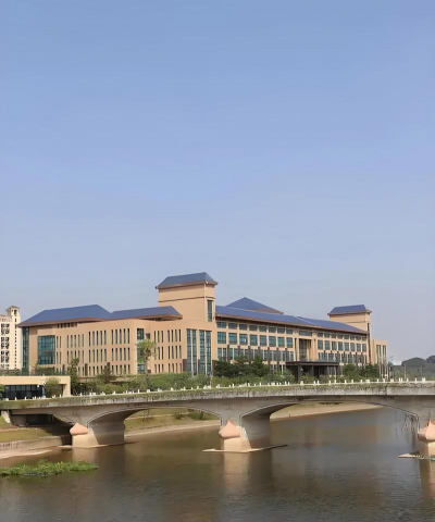 暨南大学