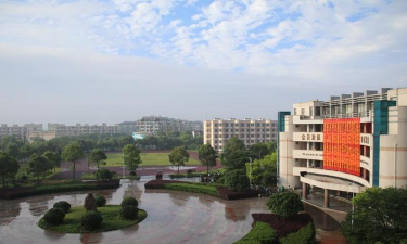 龙游华茂外国语学校