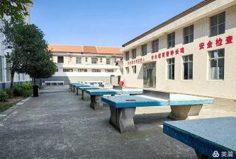 牛鼻滩镇中学
