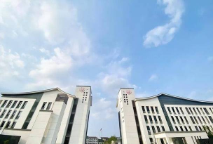 草坪中学