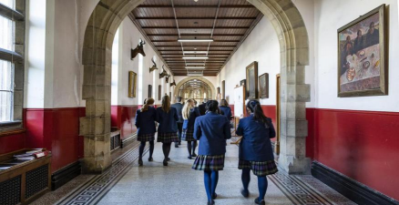 斯托尼赫斯特学院