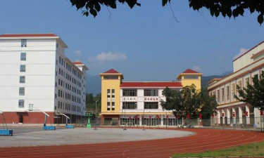 上林县城关中学