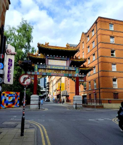 索尔福德大学