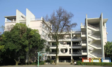 桂林市第三中学桂林德智外国语学校