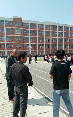长官镇中心学校